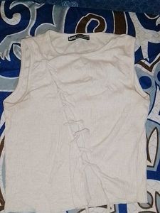 Slit tie detail top