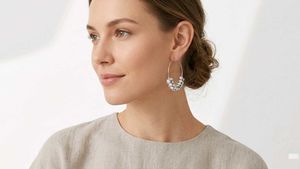 🤍 SILVER CRYSTAL STATEMENT HOOPS (Women)