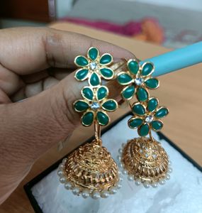 Avon Elegant Green &amp; Gold Jhumka Earrings