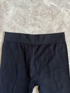 Chic Black Leggings with Zipper Detail