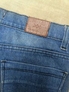 Vintage-Inspired Denim Capris