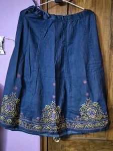 Classic Skirt With Embroidery