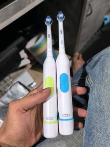Oral-B Electric Toothbrushes (2-Pack)
