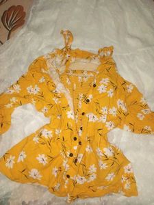 ⁠♡ Beach girl yellow floral top with shrug ♡