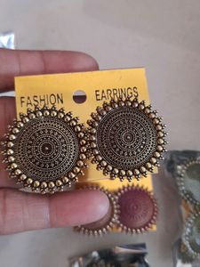 Like new earring not use offer4 color Eka Rs100