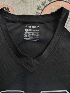 Black '80' Graphic T-Shirt