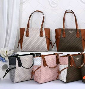 MICHAEL KORS**VOYAGER TOTE EAST / WEST MUILTI COLO