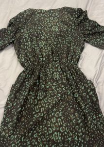 Chic Leopard Print Midi Dress
