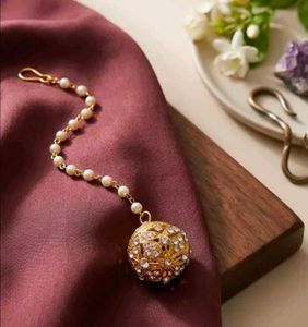 Elegant Pearl & Crystal Maang Tikka