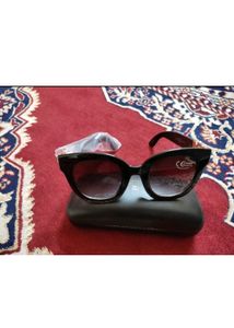 Chic Black Cat-Eye Sunglasses