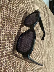 H&amp;M Unisex Black Sunglasses - UV lens