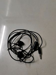 Black Wired Earbuds