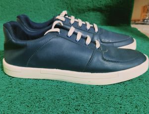 Men's Casual Shoes. Like New. Good Condition