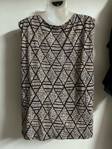 Stylish Printed Twist Front Top