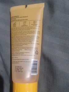 Nykaa Naturals Saffron &amp; Honey Face Wash
