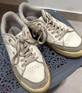 LUNAR Women's Cream Sneakers