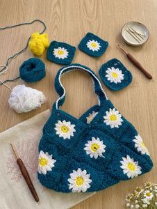 Crocheted Teal Daisy Handbag
