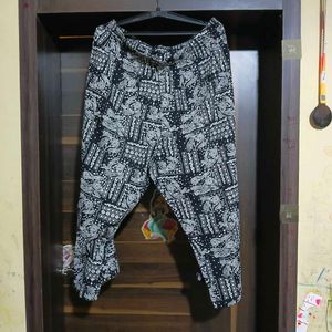 Stylish Black &amp; White Printed Kurta with pants