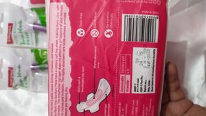 Combo Sirona Sanitary Pads &amp; Razor