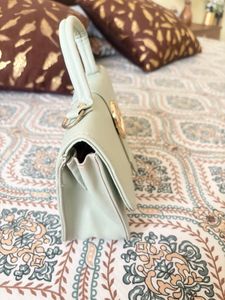 Chic Light Green Handbag