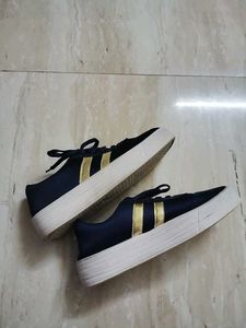 Stylish Blue &amp; Gold Striped Sneakers 👟