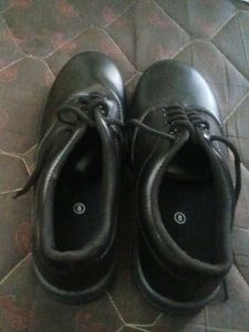 Classic Black Leather Lace-Up Shoes