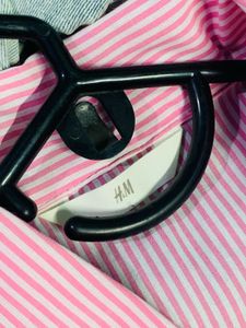Chic Pink Striped Cropped Shirt