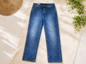 a beautiful denim jeans