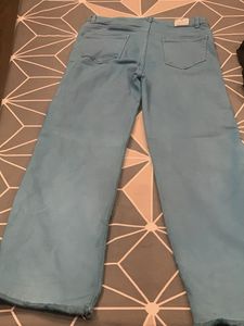 women jeans &amp; T-shirt combo