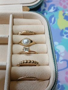 Set of 5 Chic Gold Rings