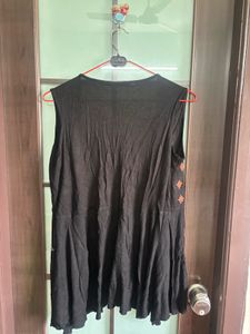 Embroidered Sleeveless Black Tunic