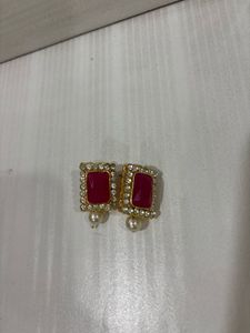 Elegant Pearl Choker with Red Stone