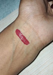 MILA BEAUTE Gloss Girl Lip Product with freebie