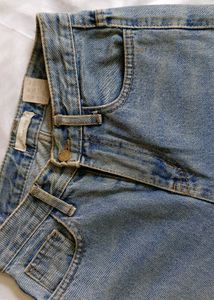 Light Wash High-Waist Straight Fit Jeans