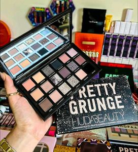 Huda Beauty Pretty Grunge Eyeshadow Palette