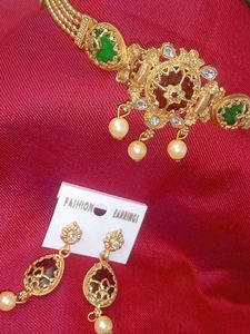 Elegant Gold Toned Necklace & Earrings Set