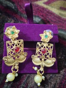 Elegant Gold Tone Earrings with Pearls
