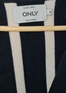 Chic Navy &amp; White Striped V-Neck Top