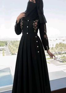 Floral Embroidered Black Abaya Gown 🖤