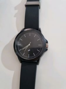 Men's Analog Watch.  Like New. Good Condition.