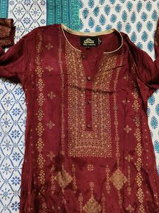 Sabhyata Women Maroon Silk Blend Embroidered Kurta