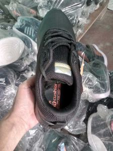 NEW NO USED SPORTS SHOES FOR MEN.