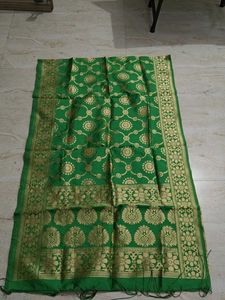 Elegant Green &amp; Gold Banarasi Silk Saree