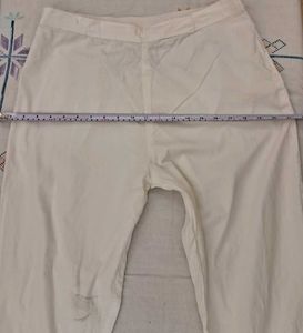 offwhite capris with Lace Trim