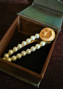 Pearl Smiley Face Hair Clip