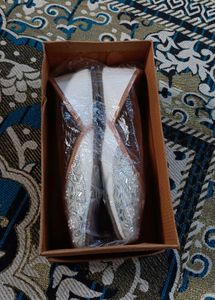 Embellished Juttis/Mojaris