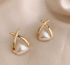 Elegant Gold Emerald &amp; Diamond Earrings