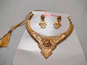 Elegant Gold-Tone Necklace &amp; Earring Set