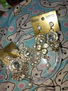 SET OF TWO AD EARRINGS
