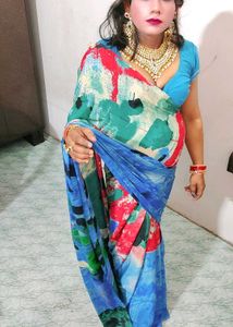 Vibrant Abstract Print Saree with blause atach